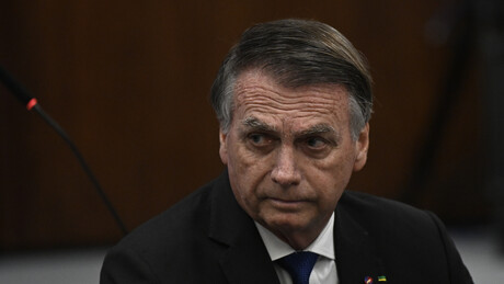 Bolsonaro deixa UTI e é transferido para unidade semi-intensiva em Brasília, diz Michelle
