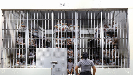 El Salvador aprova reforma constitucional que permite prisão perpétua