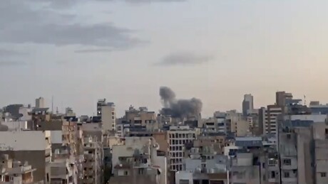 VÍDEO IMPACTANTE: Forte ataque aéreo israelense destrói completamente um prédio em Beirute