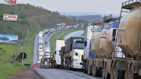 Greve dos caminhoneiros: O que se sabe sobre a possível paralisação que pode parar o Brasil