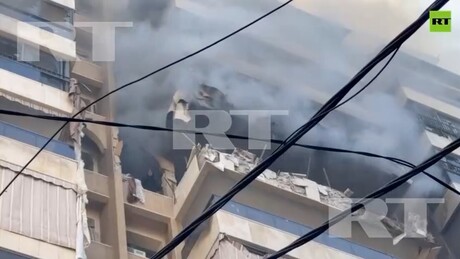 VÍDEO: Mulher fica presa em varanda de apartamento em chamas após bombardeios israelenses em Beirute
