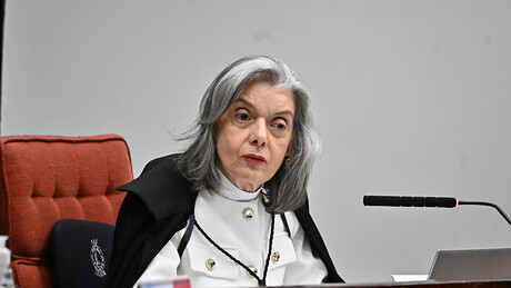 Cármen Lúcia relata ameaça de bomba pouco antes de palestra em Brasília