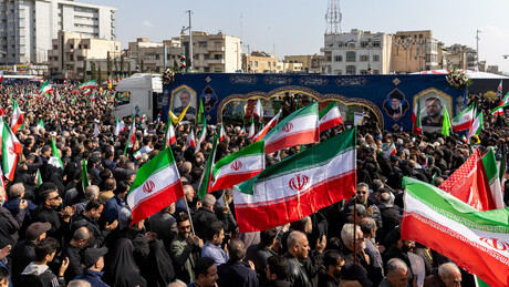 Líder supremo do Irã: 'Cada gota de sangue tem um preço que seus assassinos em breve pagarão'