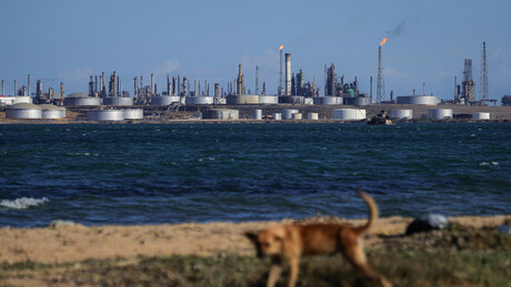 EUA aliviam sanções contra petróleo venezuelano