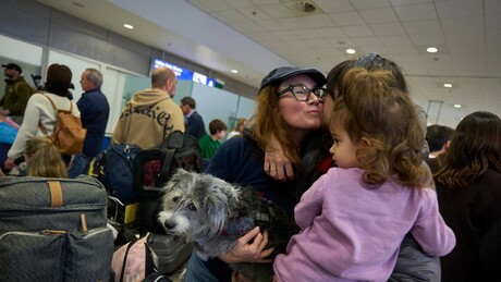 Grécia resgata suas famílias e animais domésticos do Oriente Médio