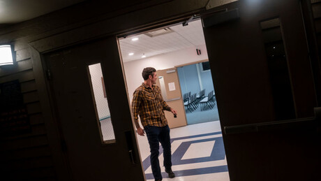 Ex-diretor antiterrorismo vira alvo do FBI após renúncia e críticas a Trump