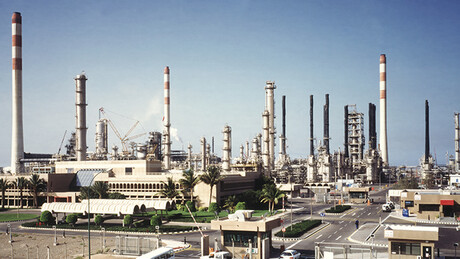 Ataque atinge refinaria saudita no Mar Vermelho usada por Estados Unidos