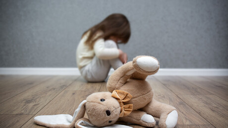 Homem é preso em Portugal com quase 3 mil vídeos com pornografia infantil envolvendo bebês