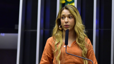 Itamaraty emite novo passaporte a Erika Hilton após os EUA emitirem visto com gênero masculino