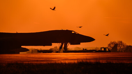 EUA consideram enviar milhares de tropas para o Oriente Médio - Reuters