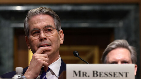 EUA consideram suspender sanções ao petróleo iraniano retido em navios