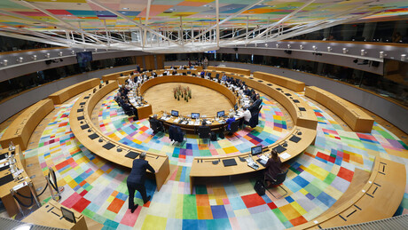 Premiê húngaro abandona cúpula de líderes da UE durante discurso de Zelensky