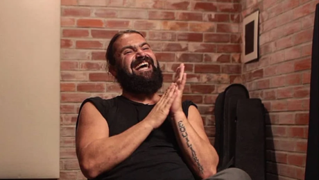 Cantor de banda de rock é preso após ser condenado por estupro