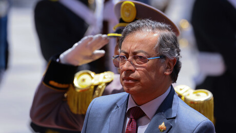 Gustavo Petro sanciona lei que criminaliza o mercenarismo na Colômbia