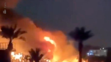 VÍDEOS: Base americana no Iraque é consumida pelas chamas após ataques