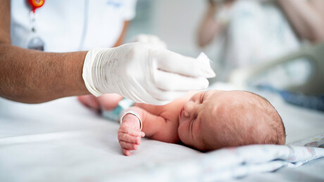 Brasil chega à menor taxa de mortalidade infantil em 34 anos em meio a alerta global