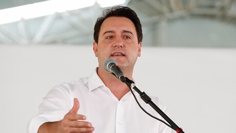 Ratinho Junior desiste da Presidência e decide concluir mandato no Paraná