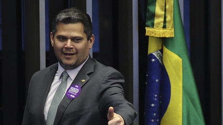 'Onde que eu te entrego o meu c*?': aliado pede aval a Davi Alcolumbre contra prefeito