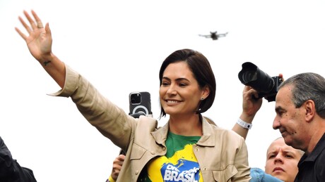 Michelle comemora prisão domiciliar para Bolsonaro: 'Obrigada, meu Deus!'