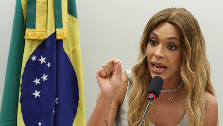 Defensoria denuncia fotos de deputadas federais em álbum de suspeitos da polícia