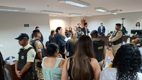 Mulher que decepou genitália de compaheiro e ateou fogo no corpo é absolvida