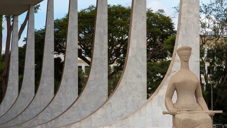 STF limita valor de penduricalhos do Judiciário e do MP a 35% do teto constitucional