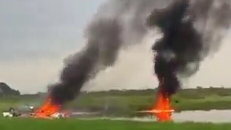 Dois aviões colidem no ar no Equador