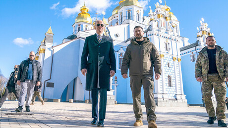 Trump compartilha reportagem sobre corrupção do regime ucraniano e de Biden