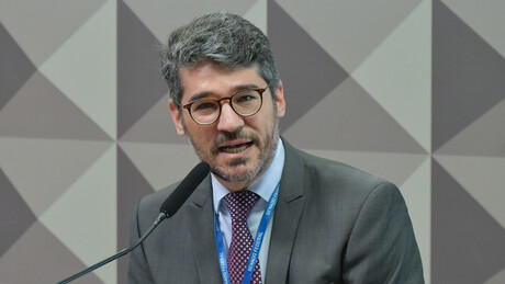 Chefe de sindicato de servidores diz que teto salarial de R$ 46 mil é 'insuportável'