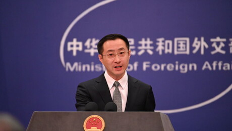 Porta-voz chinês dá invertida em jornalista após pergunta sobre piada de Lula envolvendo cães