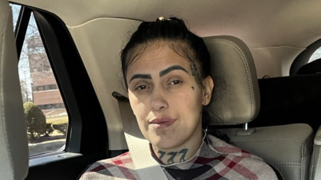 ICE celebra prisão nos EUA de brasileira procurada por homicídio: 'Criminosa independentemente do país'