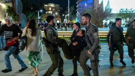 VÍDEOS: Polícia usa força para dispersar protesto contra a guerra em Tel Aviv