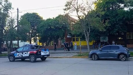 Adolescente invade escola armado e mata colega na Argentina