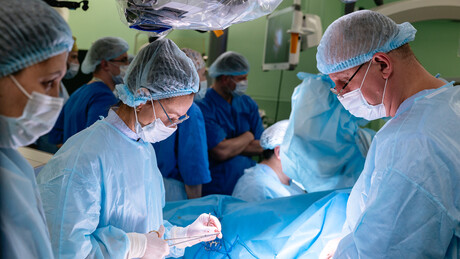 Avanço único: Como medicina russa torna transplantes de mãos realidade