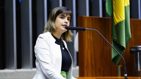 Após polêmica, Tabata sai em defesa de seu projeto: 'antissemitismo mata'