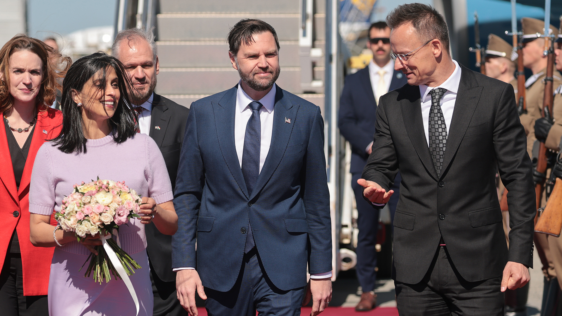 Vice-presidente dos EUA chega à Hungria às vésperas de eleição principal