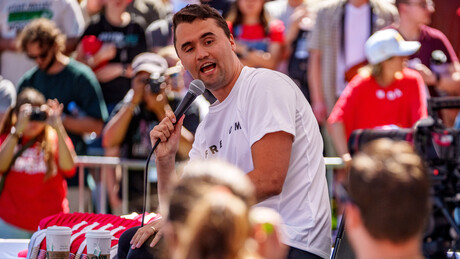 Bala que atingiu Charlie Kirk não corresponde à arma do suspeito, dizem advogados