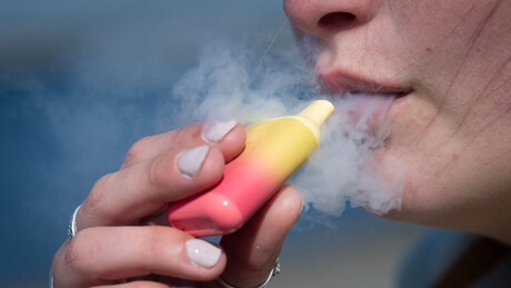 Uso de vape é associado ao risco de câncer de pulmão e boca, aponta estudo