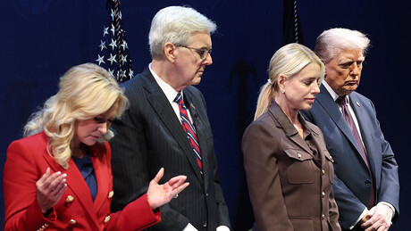 Pastora que comanda 'Gabinete da Fé' de Trump compara presidente com Jesus