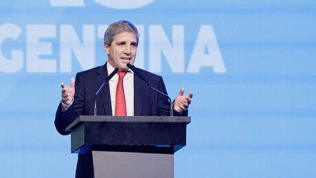 'Dá vontade de chutar a bunda de todos eles', diz ministro da Economia da Argentina