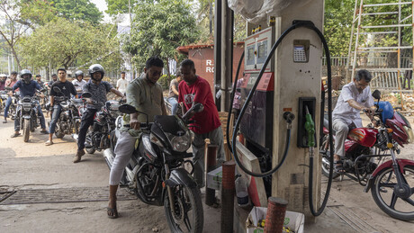 Escassez de combustível provoca violência e caos em países asiáticos