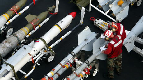 Conflito com Irã revela que EUA dependem da China em setor estratégico