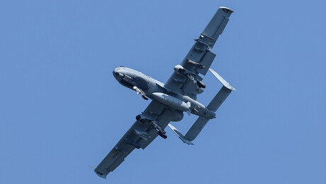 Caça A-10 dos EUA atingido pelo Irã caiu no Kuwait, diz ABC