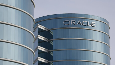 Ataque aéreo danifica prédio da gigante tecnológica Oracle em Dubai, alvo do Irã