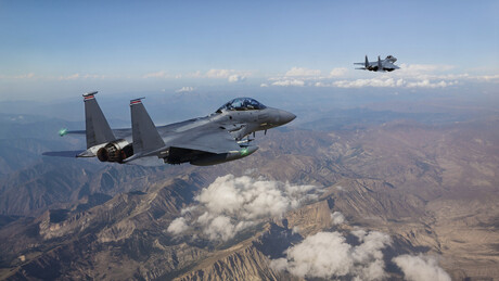 Trump se gaba do 'primeiro resgate da história de dois pilotos americanos separadamente em território inimigo'