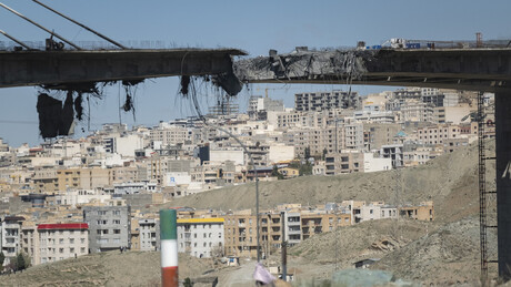 Trump ameaça atacar mais pontes e usinas de energia do Irã em mensagem furiosa