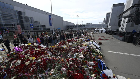 Homem condenado por atentado em sala de concertos em Moscou comete suicídio