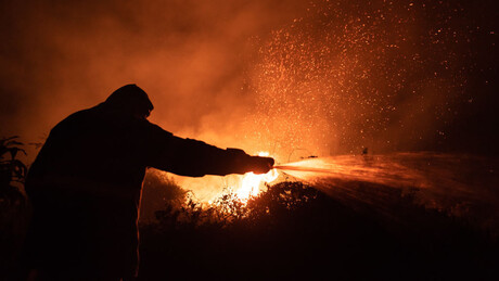 Ciência brasileira no topo: gel inovador reduz uso de água em incêndios em até 85%
