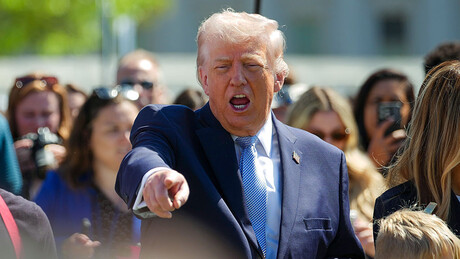 Governo Trump encerra acordos federais de proteção a estudantes trans em escolas dos EUA