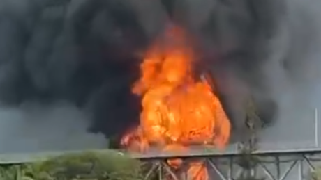 VÍDEOS: Explosão é registrada em ponte e causa caos no Panamá